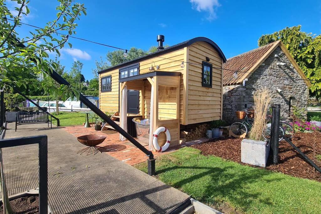 Island Hut - Outdoor Bath Tub, Firepit And Water Equipment Appartement Saltford Buitenkant foto